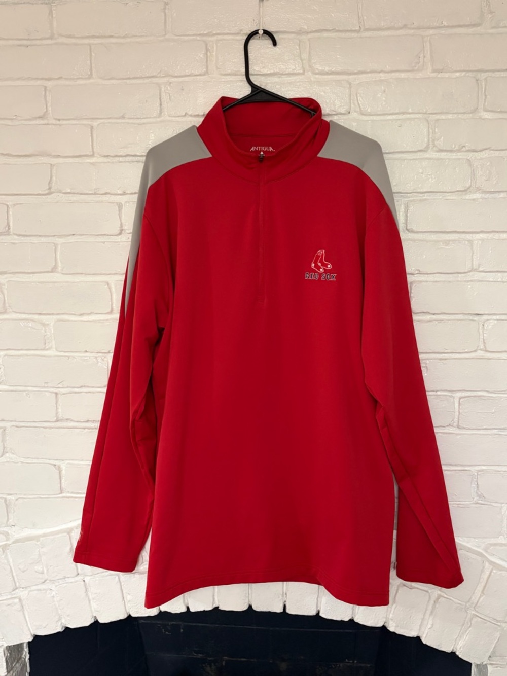 Men’s Boston Red Sox mlb Antigua quarter zip size extra large red and gray